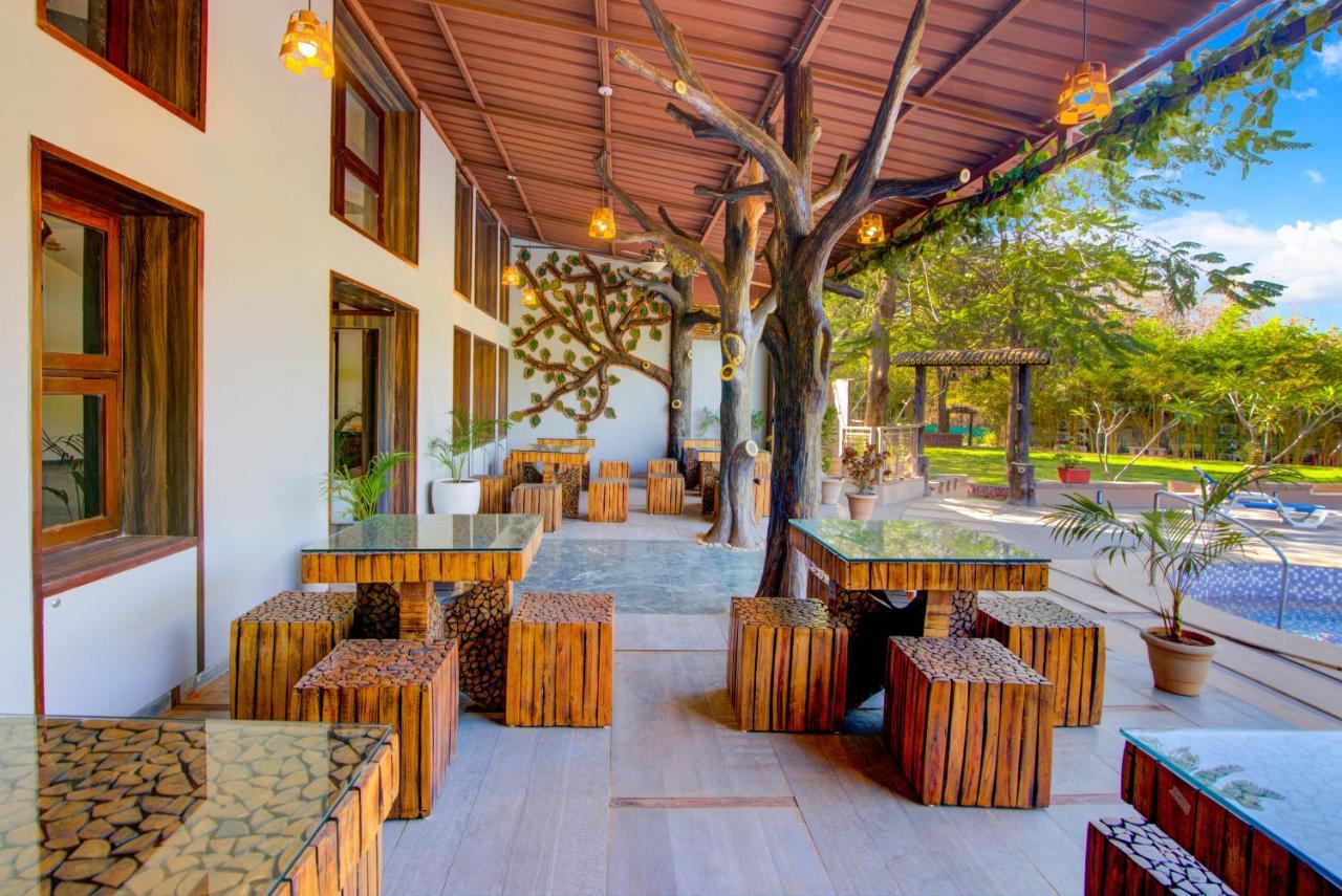 Hotel Club Mahindra Netrang Esterno foto