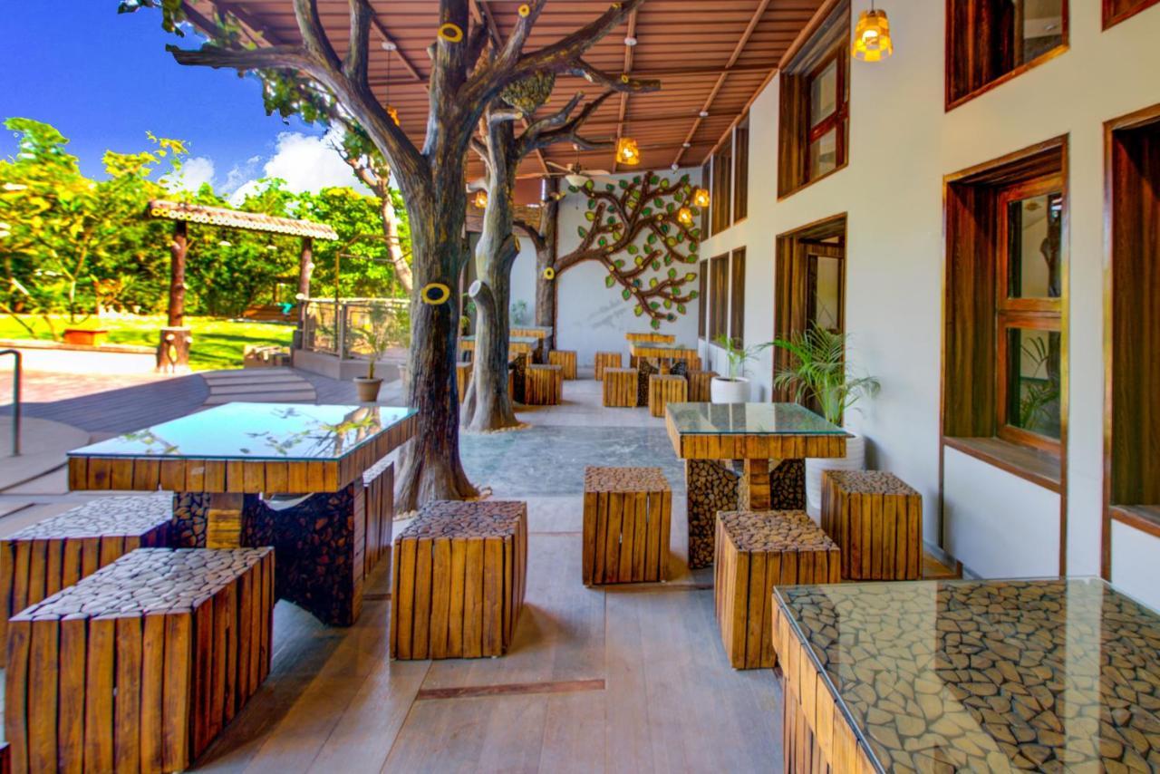Hotel Club Mahindra Netrang Esterno foto