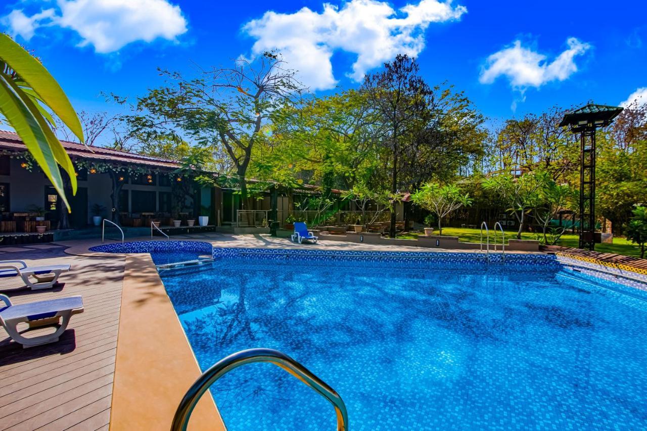 Hotel Club Mahindra Netrang Esterno foto