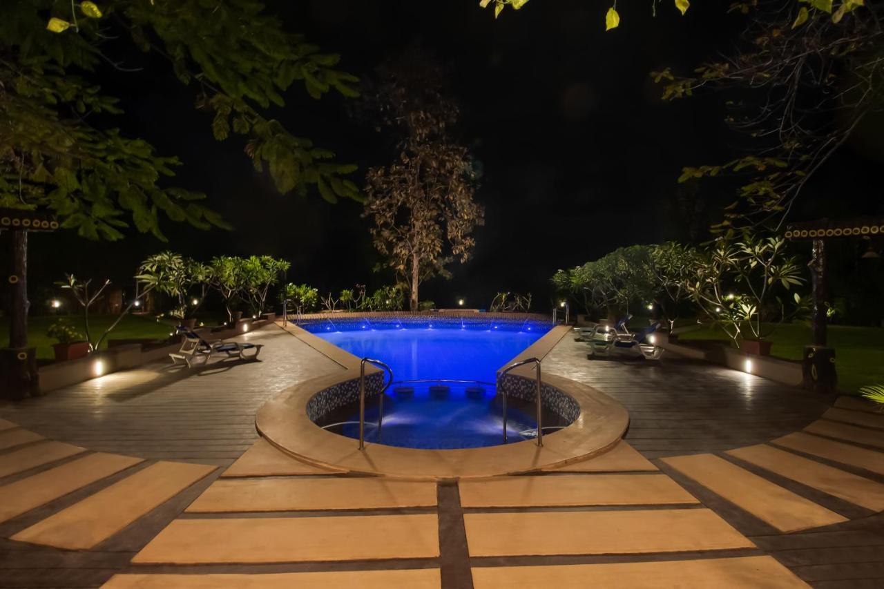 Hotel Club Mahindra Netrang Esterno foto