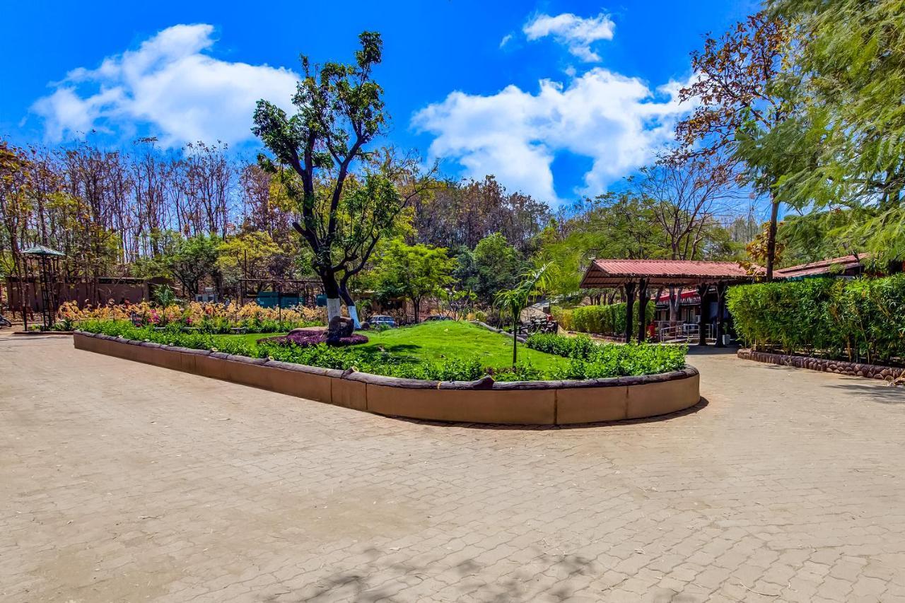 Hotel Club Mahindra Netrang Esterno foto