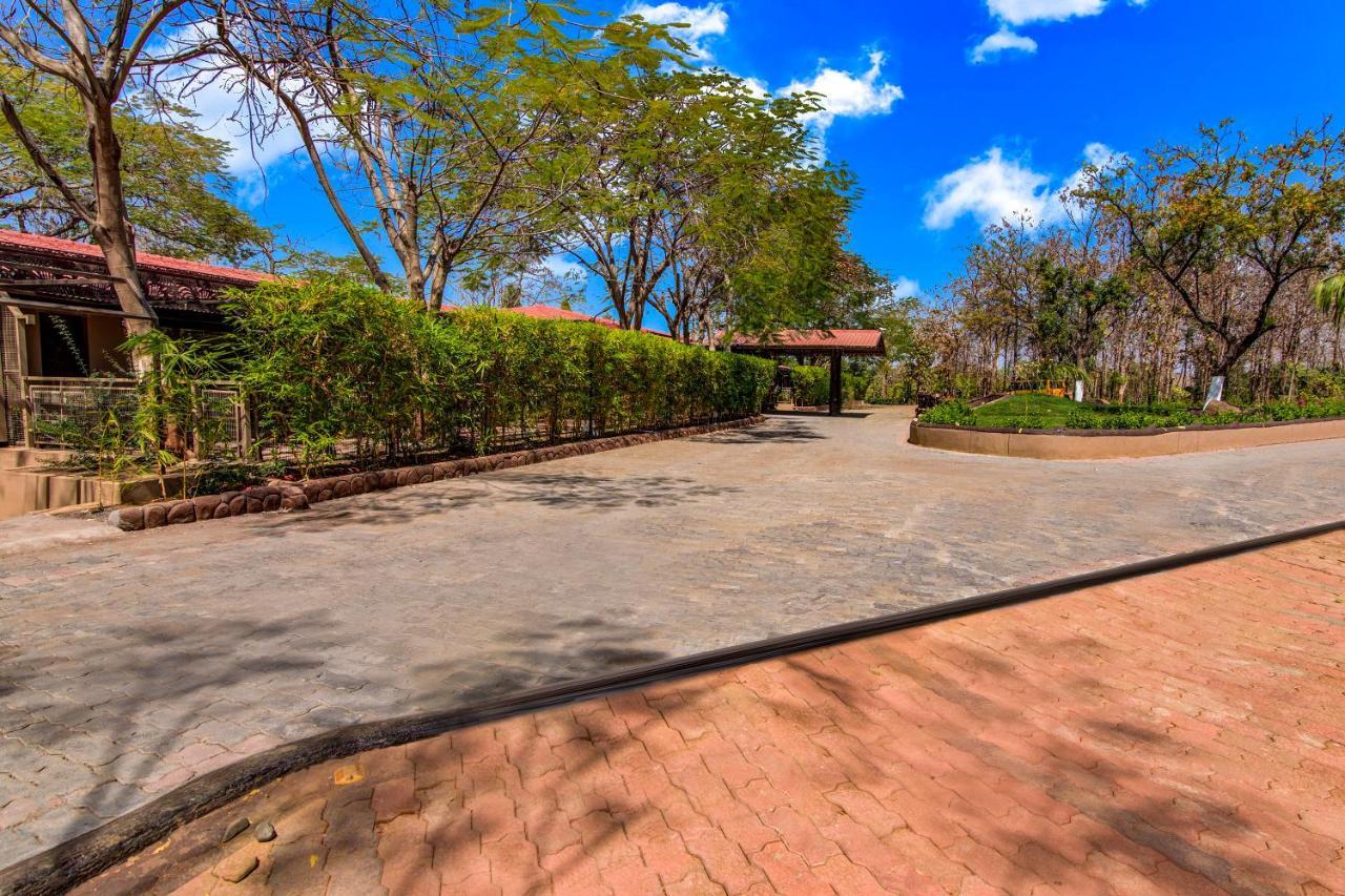 Hotel Club Mahindra Netrang Esterno foto