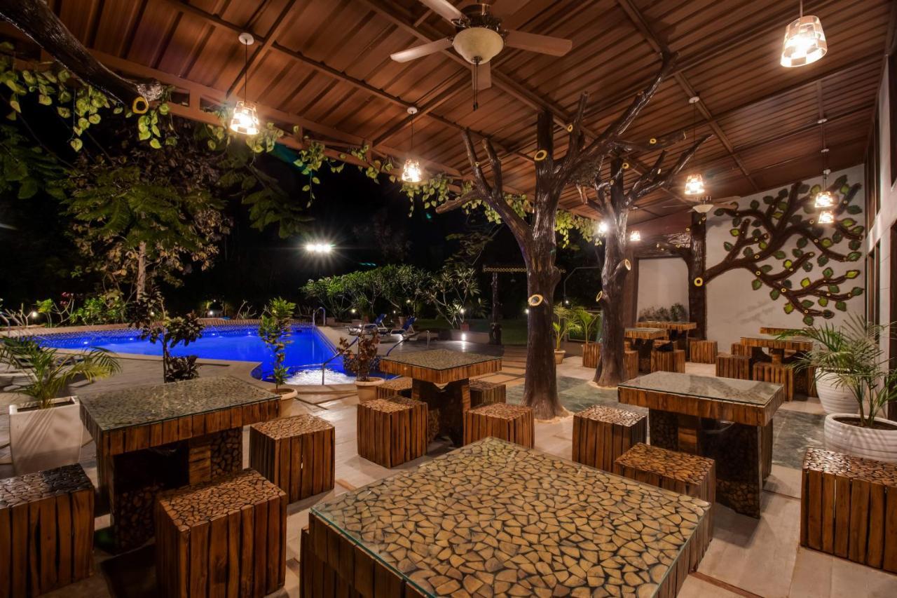 Hotel Club Mahindra Netrang Esterno foto