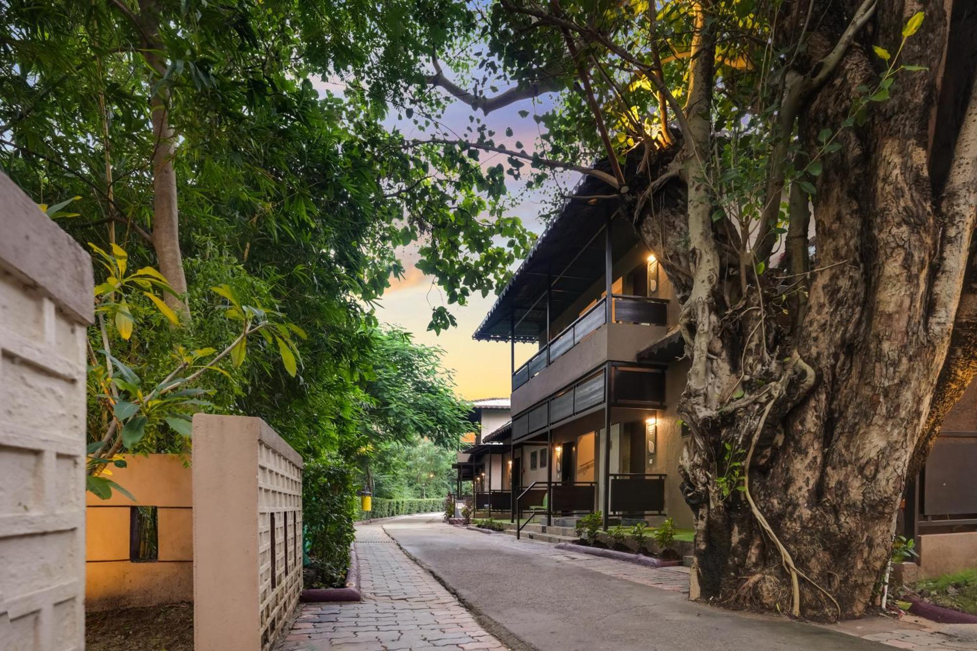 Hotel Club Mahindra Netrang Esterno foto